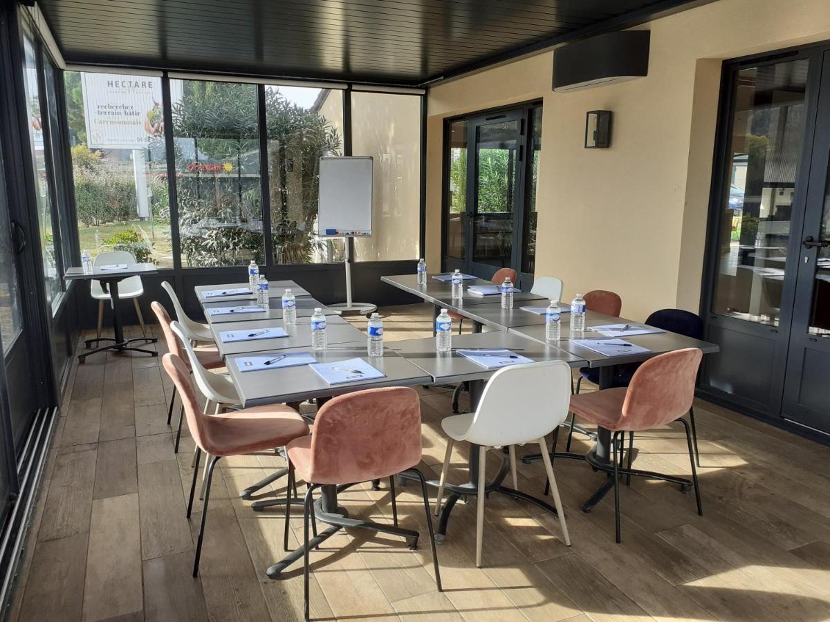 Kyriad - Aéroport 3*